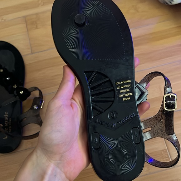 Kate Spade black jelly sandals with black and gold flowers - Picture 4 of 4